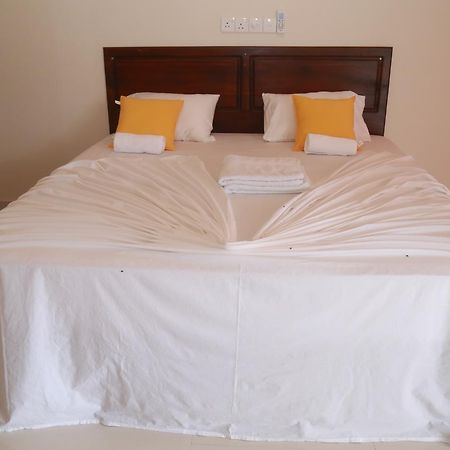Serene Beach Hotel 迪克韦勒 外观 照片