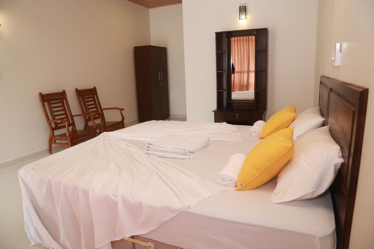 Serene Beach Hotel 迪克韦勒 外观 照片
