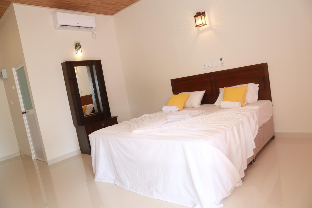 Serene Beach Hotel 迪克韦勒 外观 照片