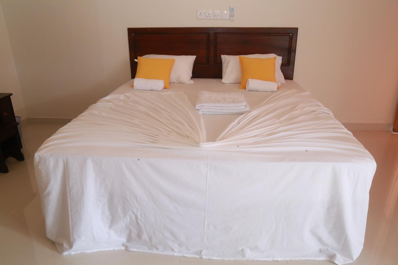Serene Beach Hotel 迪克韦勒 外观 照片