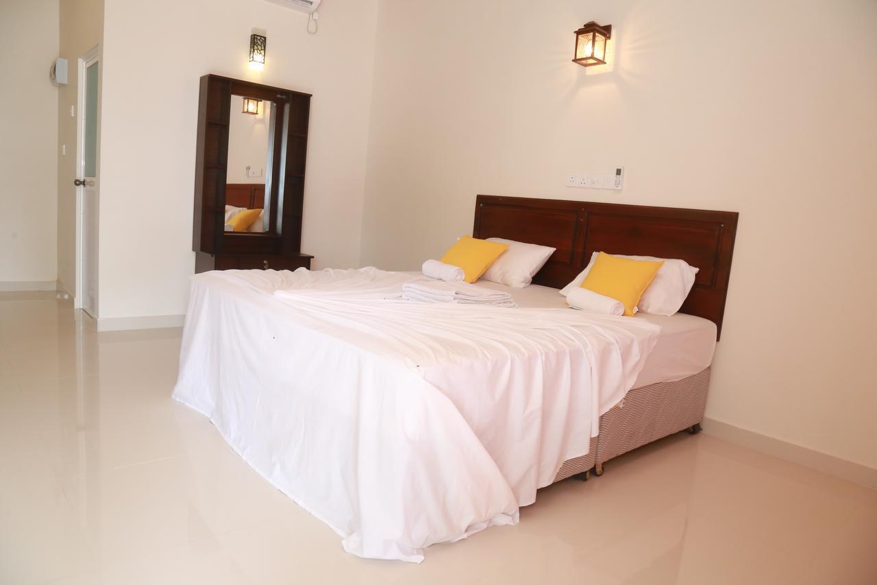 Serene Beach Hotel 迪克韦勒 外观 照片