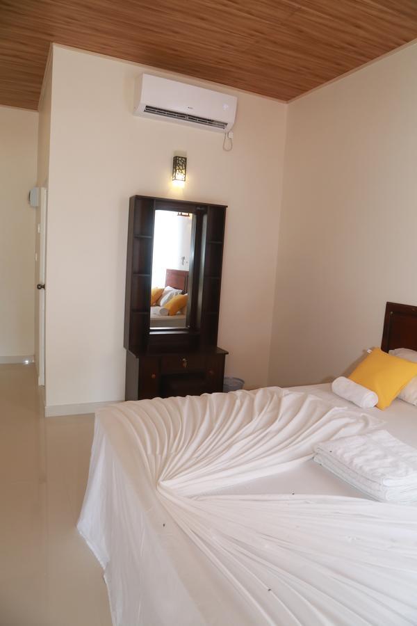 Serene Beach Hotel 迪克韦勒 外观 照片
