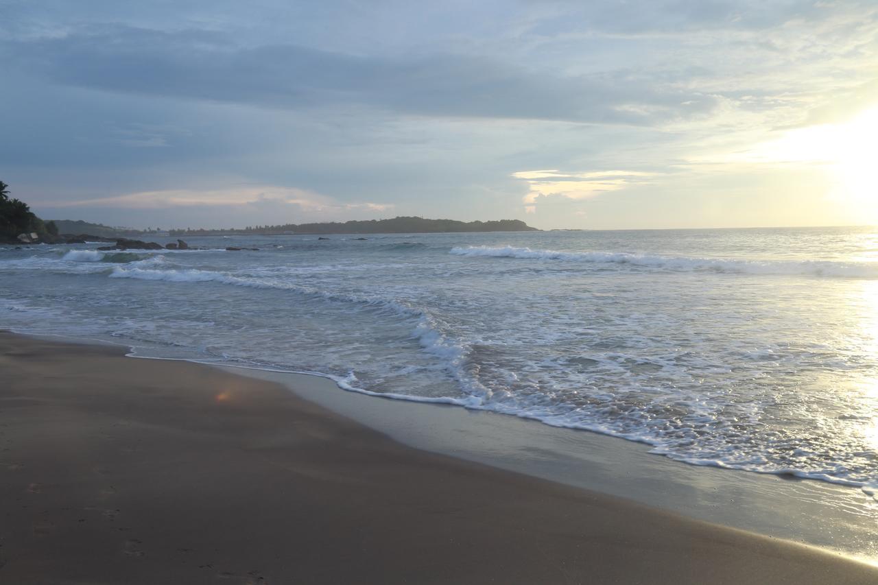 Serene Beach Hotel 迪克韦勒 外观 照片