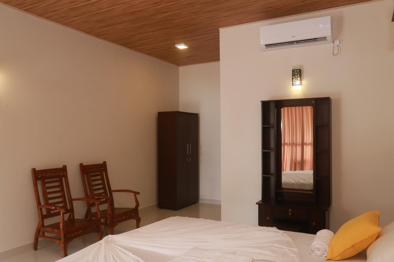 Serene Beach Hotel 迪克韦勒 外观 照片